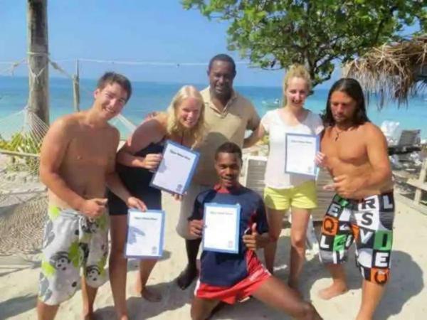 Mana Lagoon Backpackers Villa Buitenkant foto